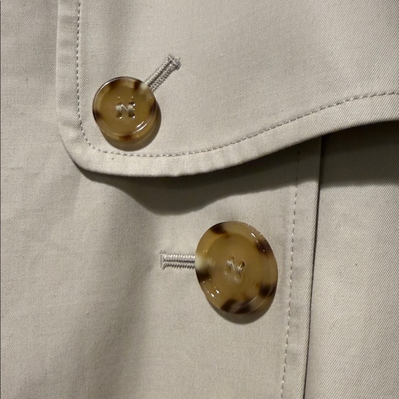 Burberry Hillington Stone Trench Coat with Tortoise Buttons and Check Lining - Picture 5 of 13